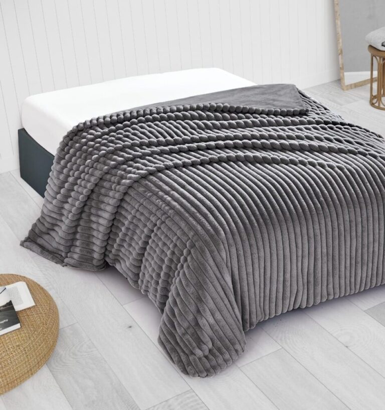שמיכת חורף דו צדדית למיטה זוגית דגם עדי - אפור כהה
