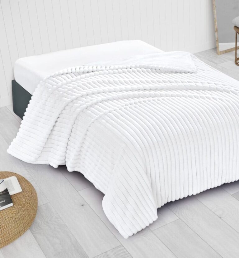 שמיכת חורף דו צדדית למיטה זוגית דגם עדי - לבן