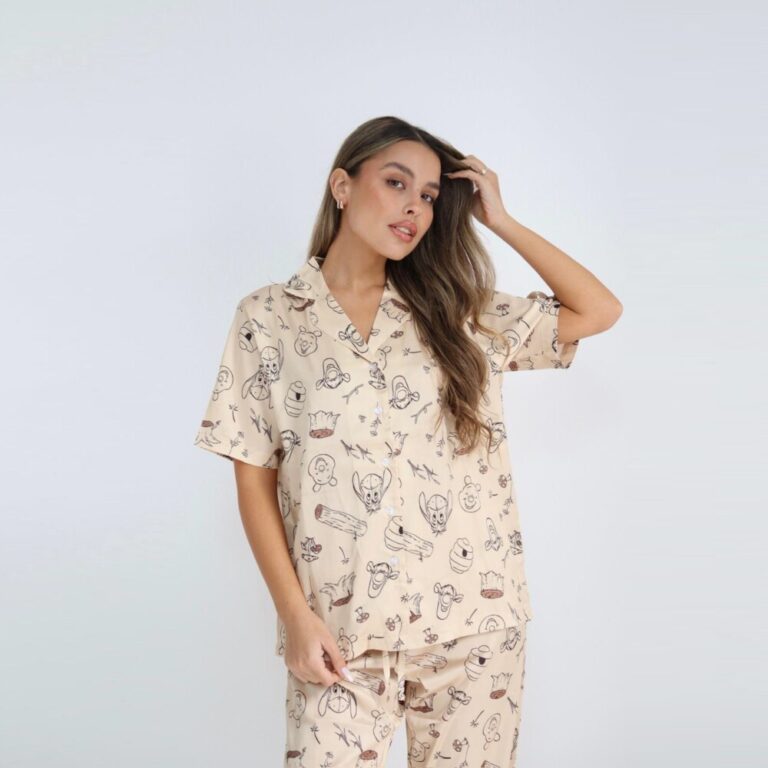 פיג'מת סאטן נשים דלתא דגם פו הדוב וחברים מידות S-XL קולקציית אביב קיץ 2026