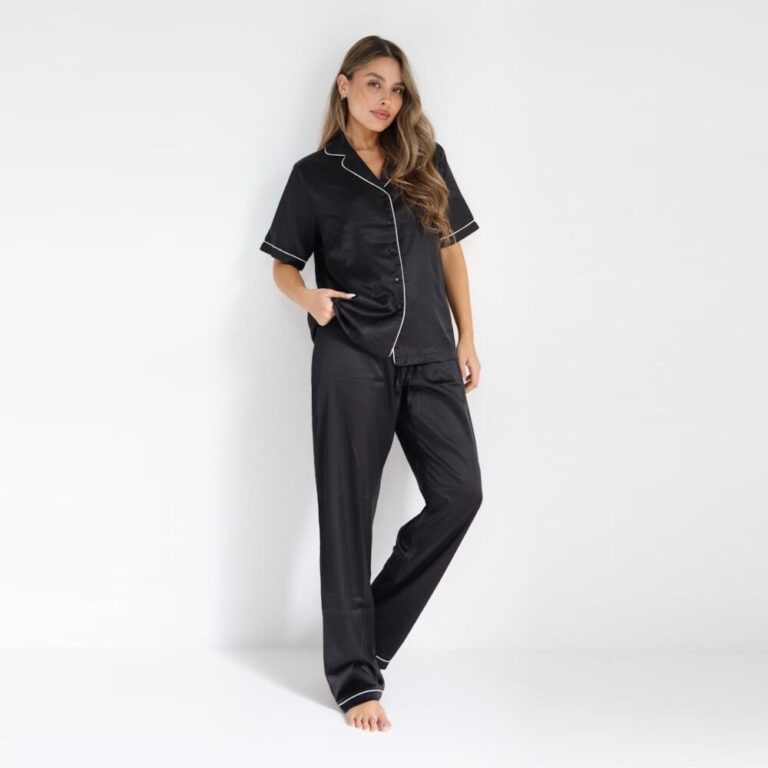 פיג'מת סאטן נשים דלתא דגם שחור קלאסי מידות S-XL קולקציית אביב קיץ 2026